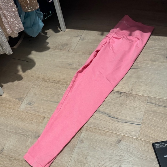 Alphalete  Bright Pink Leggings - Picture 3 of 3